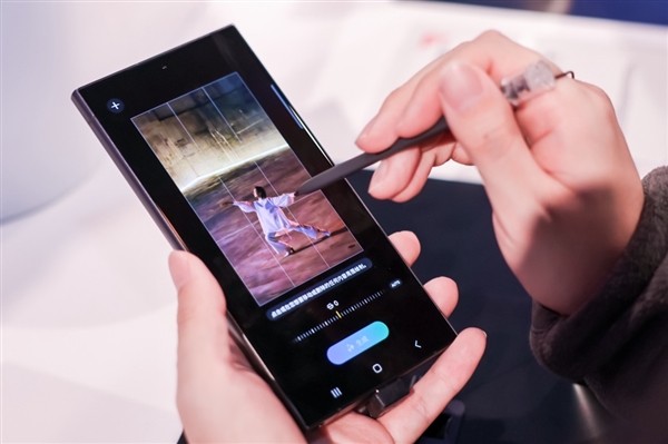 焦点平台官方：AI手机时代 三星将本地化战略进行到底